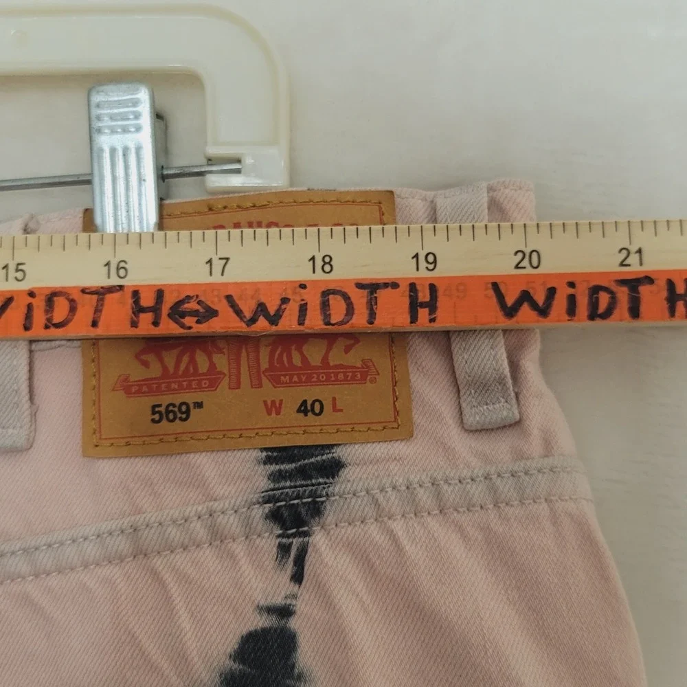 Levi's Men's Shorts Sz 40 Loose Baggy Salmon Denim 569